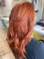 Coiffure femme brushing rousse