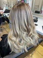 Coupe femme tendance blonde