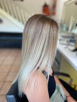 lissage blond platine