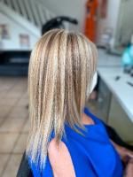 Coupe femme cheveux lisse blonde